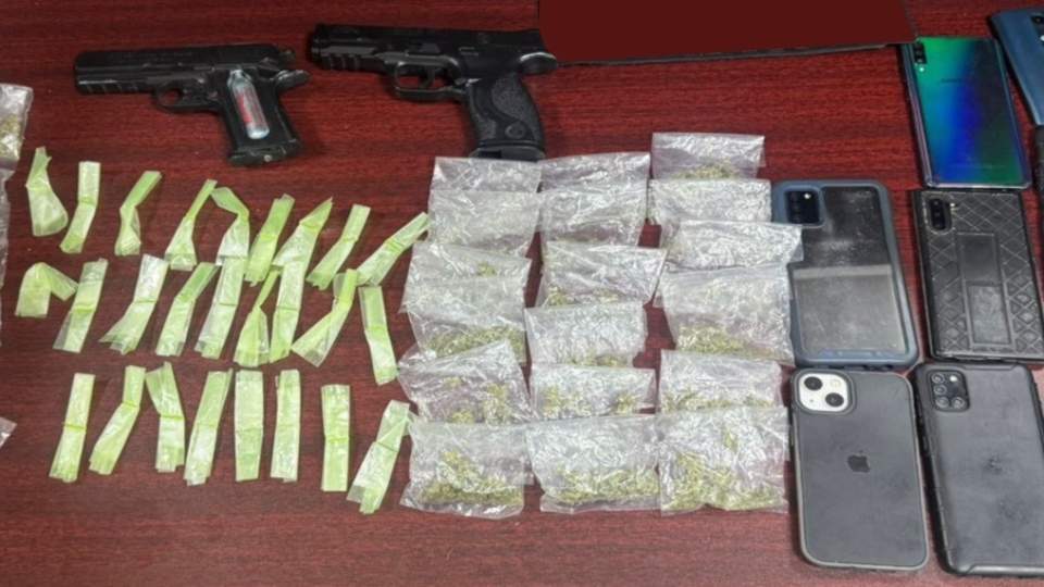 Asegura Gobierno de Sonora armas de réplica, narcótico y equipo de comunicación en Hermosillo